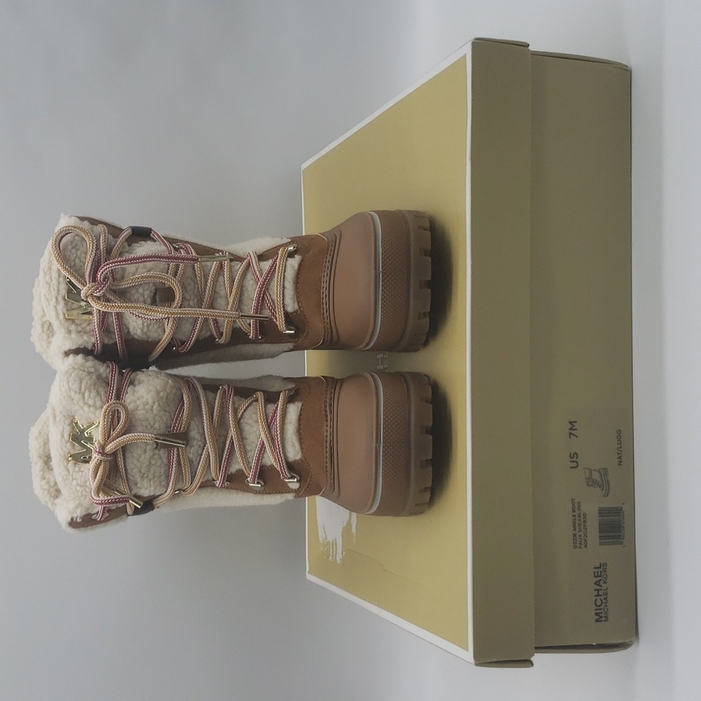 189- MICHAEL Michael Kors Ozzie Ankle Boots Size 7 M NWT - Picture 8 of 13